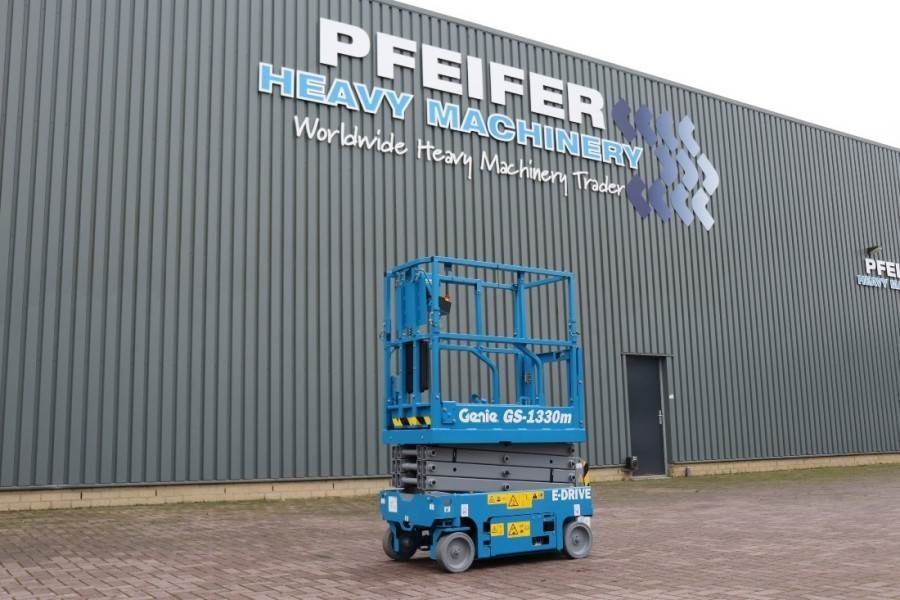 Genie GS1330M ALL-ELECTRIC DC DRIVE, 5.9M WORKING HEIGHT - Šķērveida pacēlājs: foto 1 Genie GS1330M ALL-ELECTRIC DC DRIVE, 5.9M WORKING HEIGHT - Šķērveida pacēlājs: foto 1