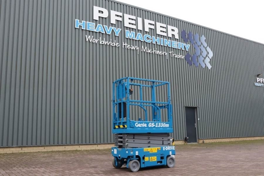 Genie GS1330M All-Electric DC Drive, 5.9m Working Height - Šķērveida pacēlājs: foto 2 Genie GS1330M All-Electric DC Drive, 5.9m Working Height - Šķērveida pacēlājs: foto 2