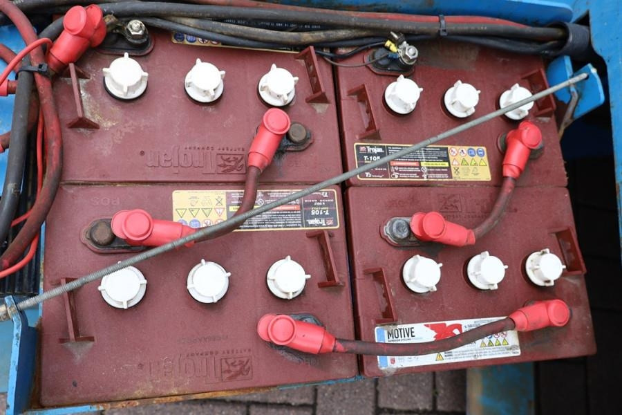 Genie GS3232 Hydraulic Outriggers, Electric, 11.75m Work - Šķērveida pacēlājs: foto 5 Genie GS3232 Hydraulic Outriggers, Electric, 11.75m Work - Šķērveida pacēlājs: foto 5