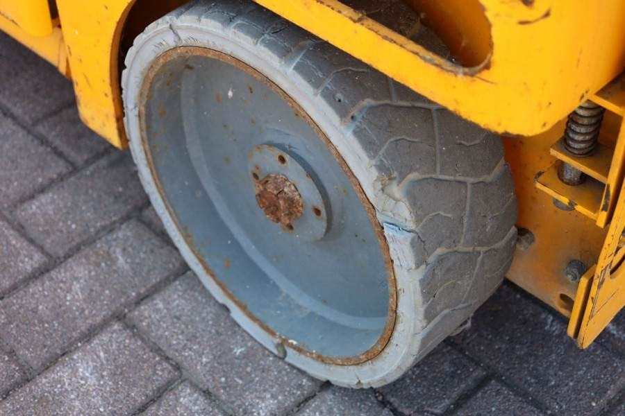 Šķērveida pacēlājs Haulotte COMPACT 14 Electric, 14m Working Height, 350kg Cap: foto 14