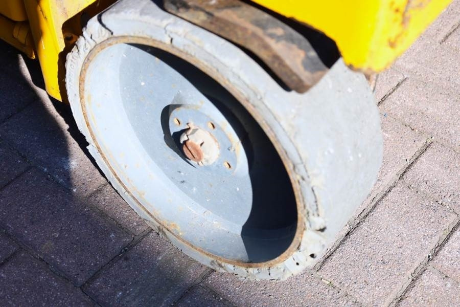 Šķērveida pacēlājs Haulotte COMPACT 14 Electric, 14m Working Height, 350kg Cap: foto 12