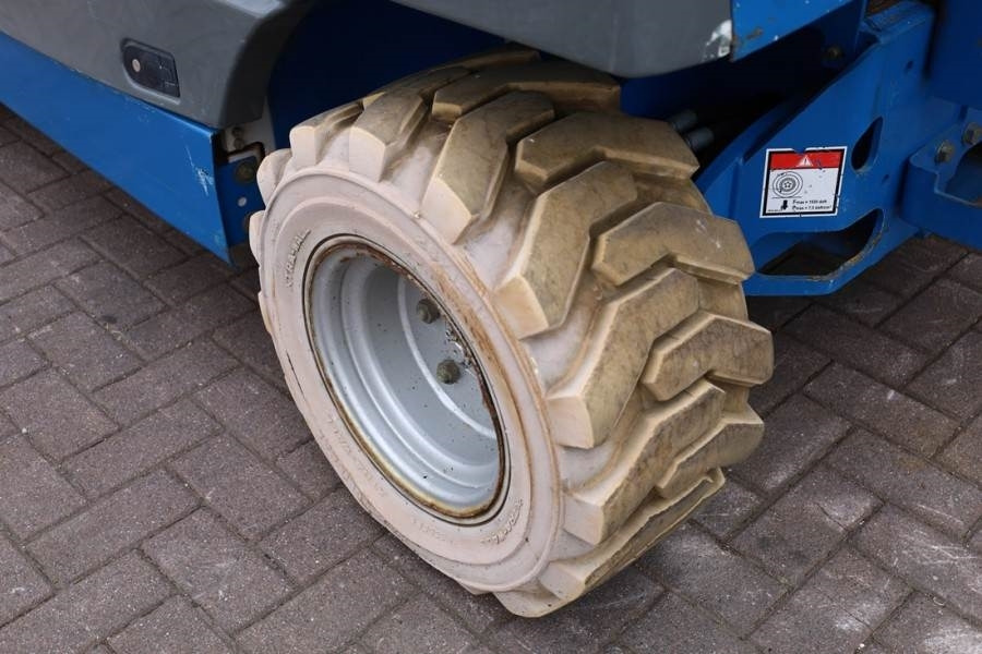 Šķērveida pacēlājs Haulotte Compact 12RTE Electric, 12m Working Height, 450kg: foto 13