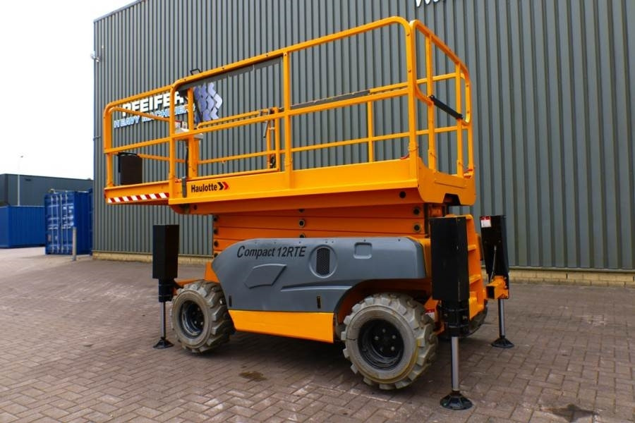 Šķērveida pacēlājs Haulotte Compact 12RTE Electric, 12m Working Height, 450kg: foto 10