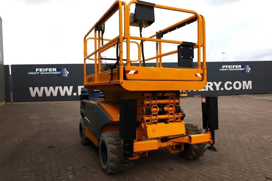 Šķērveida pacēlājs Haulotte Compact 12RTE Electric, 12m Working Height, 450kg: foto 8