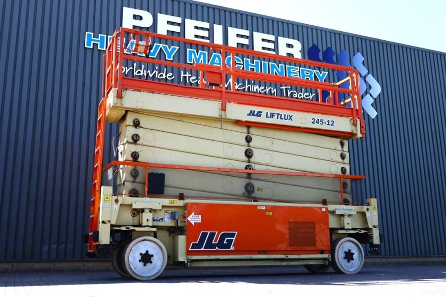 JLG SL245-12 Diesel, 4x4x4 Drive, 26.5m Working Height - Šķērveida pacēlājs: foto 1 JLG SL245-12 Diesel, 4x4x4 Drive, 26.5m Working Height - Šķērveida pacēlājs: foto 1