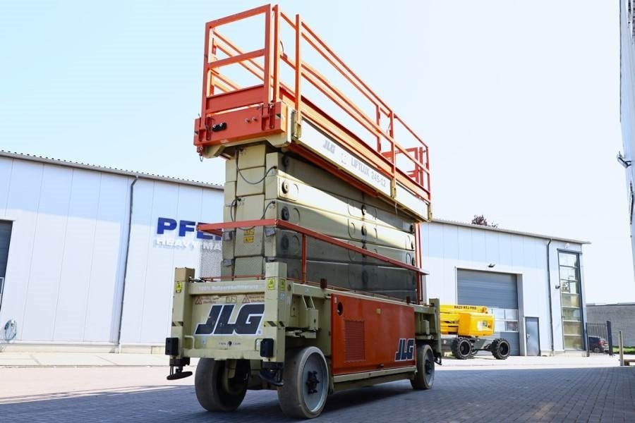 JLG SL245-12 Diesel, 4x4x4 Drive, 26.5m Working Height - Šķērveida pacēlājs: foto 2 JLG SL245-12 Diesel, 4x4x4 Drive, 26.5m Working Height - Šķērveida pacēlājs: foto 2