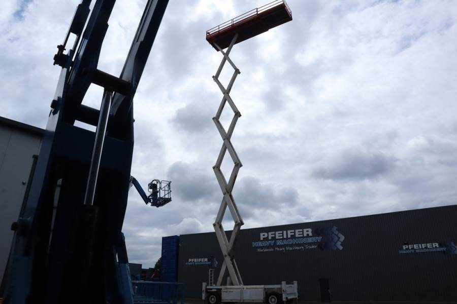 Liftlux SL320-30DS Diesel, 4x4 Drive, 34m Working Height, - Šķērveida pacēlājs: foto 3 Liftlux SL320-30DS Diesel, 4x4 Drive, 34m Working Height, - Šķērveida pacēlājs: foto 3