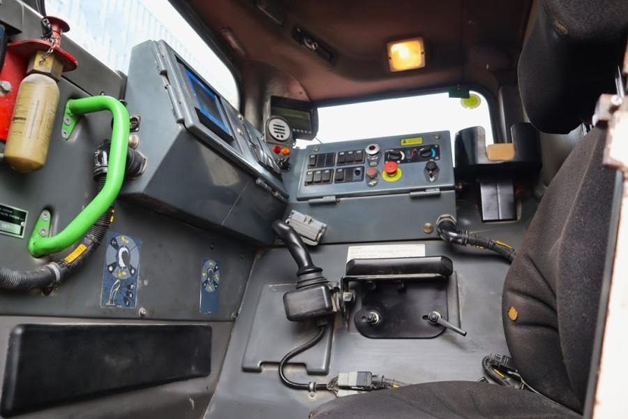 Sandvik LH410 Diesel, 4x4 Drive, 10t Capacity, Tilting Buc - Riteņu iekrāvējs: foto 4 Sandvik LH410 Diesel, 4x4 Drive, 10t Capacity, Tilting Buc - Riteņu iekrāvējs: foto 4