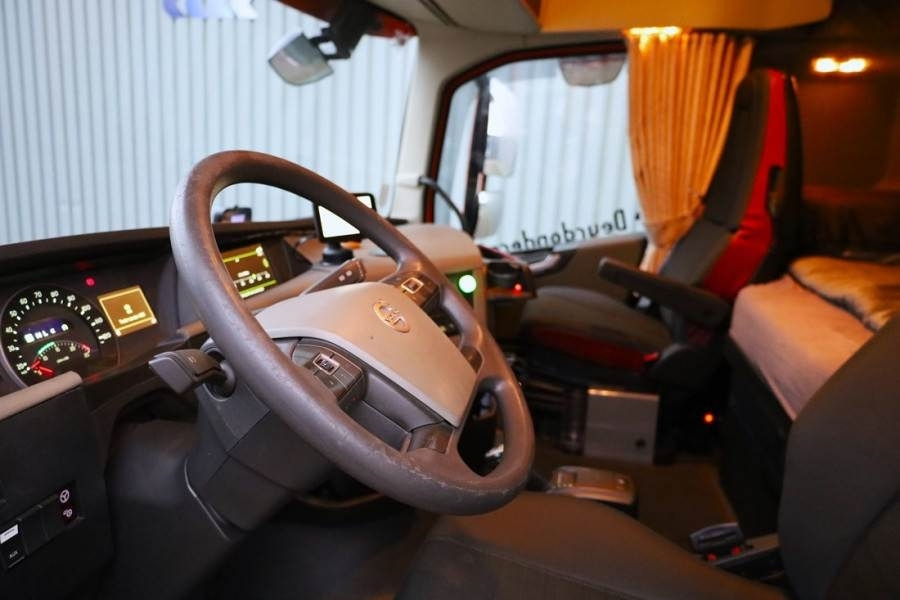 Volvo FH12 With Cormach 135tm Crane Volvo FH12 10x4 With - Visurgājējs celtnis: foto 4 Volvo FH12 With Cormach 135tm Crane Volvo FH12 10x4 With - Visurgājējs celtnis: foto 4