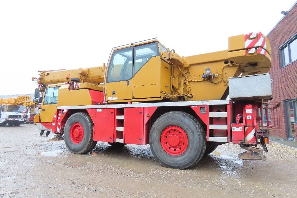 Liebherr LTM 1030-2.1 - Visurgājējs celtnis: foto 4 Liebherr LTM 1030-2.1 - Visurgājējs celtnis: foto 4