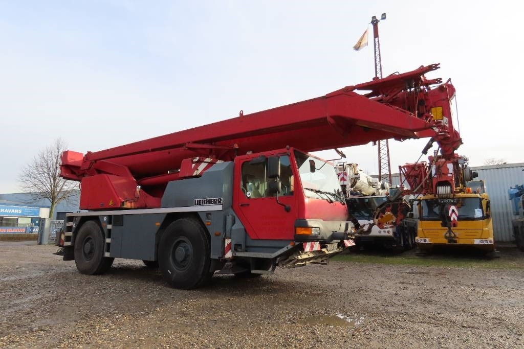 Liebherr LTM 1040-2.1 - Visurgājējs celtnis: foto 2 Liebherr LTM 1040-2.1 - Visurgājējs celtnis: foto 2