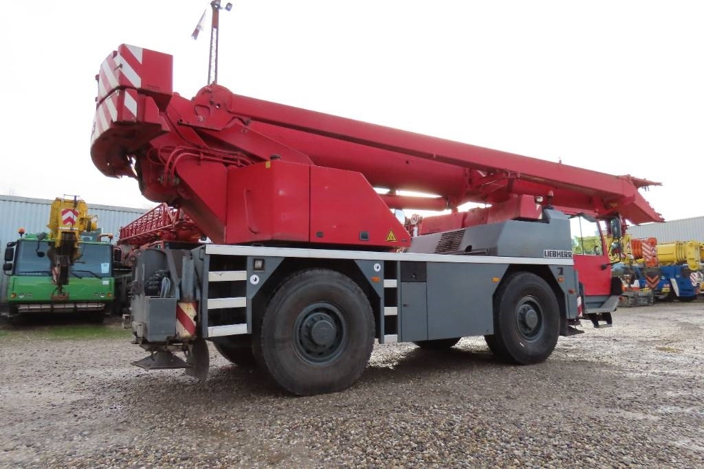 Liebherr LTM 1040-2.1 - Visurgājējs celtnis: foto 3 Liebherr LTM 1040-2.1 - Visurgājējs celtnis: foto 3