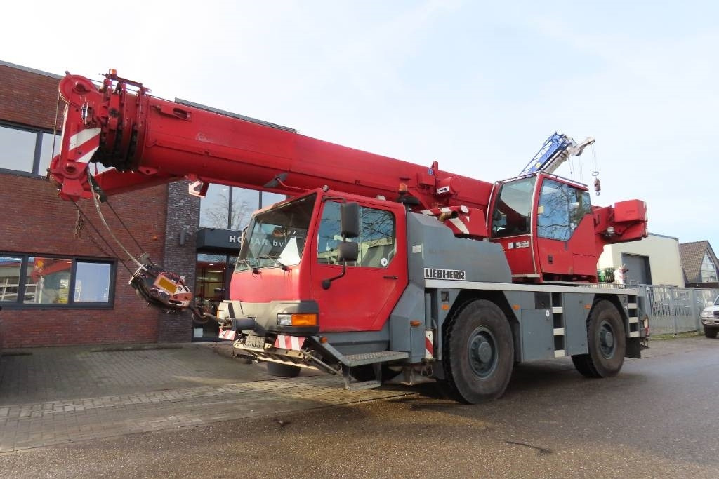 Liebherr LTM 1040-2.1 - Visurgājējs celtnis: foto 1 Liebherr LTM 1040-2.1 - Visurgājējs celtnis: foto 1
