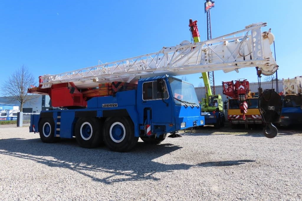 Liebherr LTM 1050-1 - Visurgājējs celtnis: foto 2 Liebherr LTM 1050-1 - Visurgājējs celtnis: foto 2