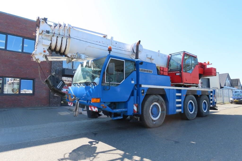 Liebherr LTM 1055-1 - Visurgājējs celtnis: foto 1 Liebherr LTM 1055-1 - Visurgājējs celtnis: foto 1
