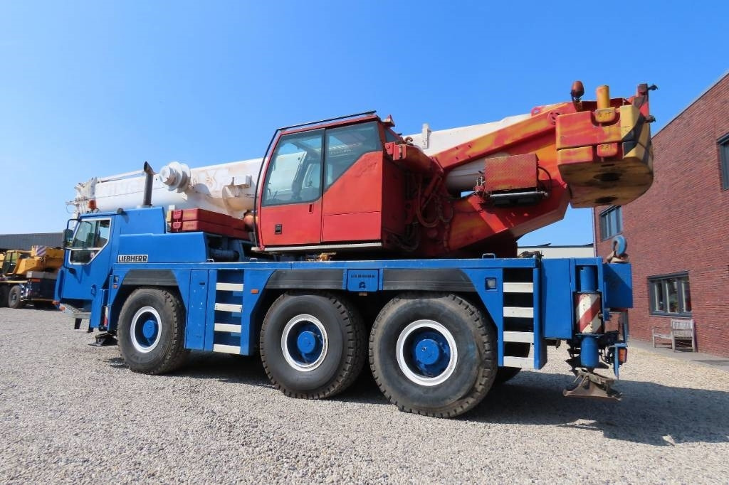 Liebherr LTM 1055-1 - Visurgājējs celtnis: foto 4 Liebherr LTM 1055-1 - Visurgājējs celtnis: foto 4