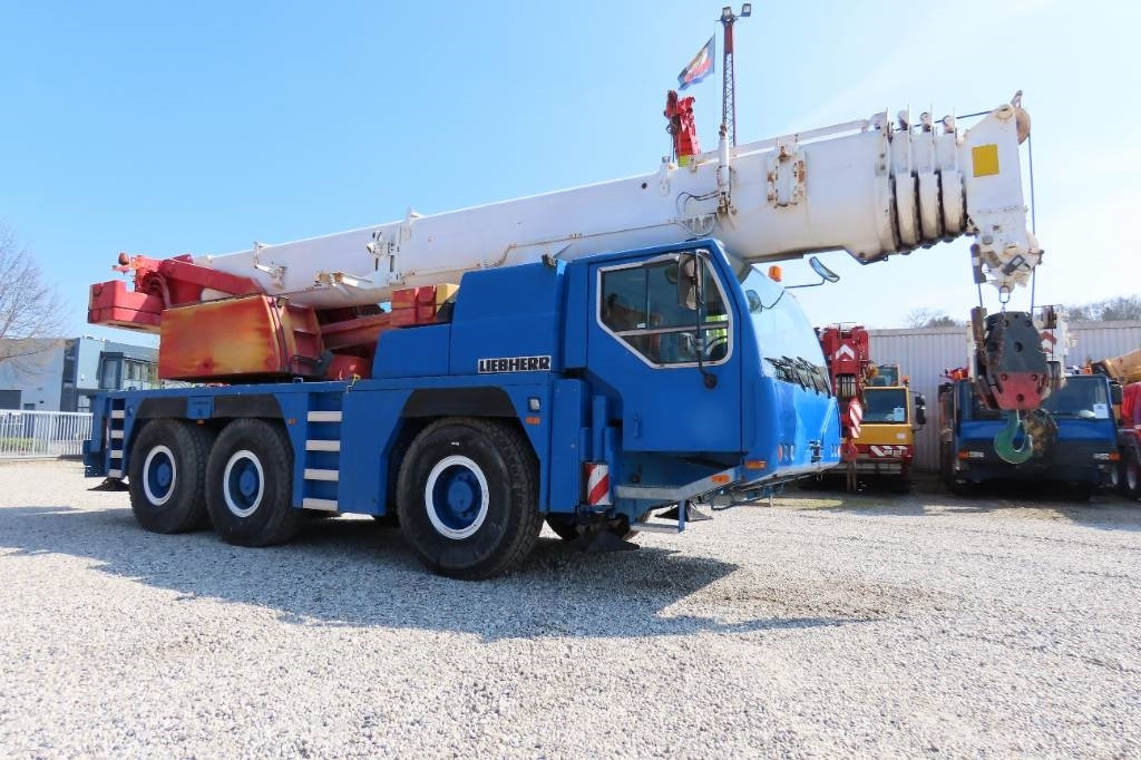 Liebherr LTM 1055-1 - Visurgājējs celtnis: foto 2 Liebherr LTM 1055-1 - Visurgājējs celtnis: foto 2