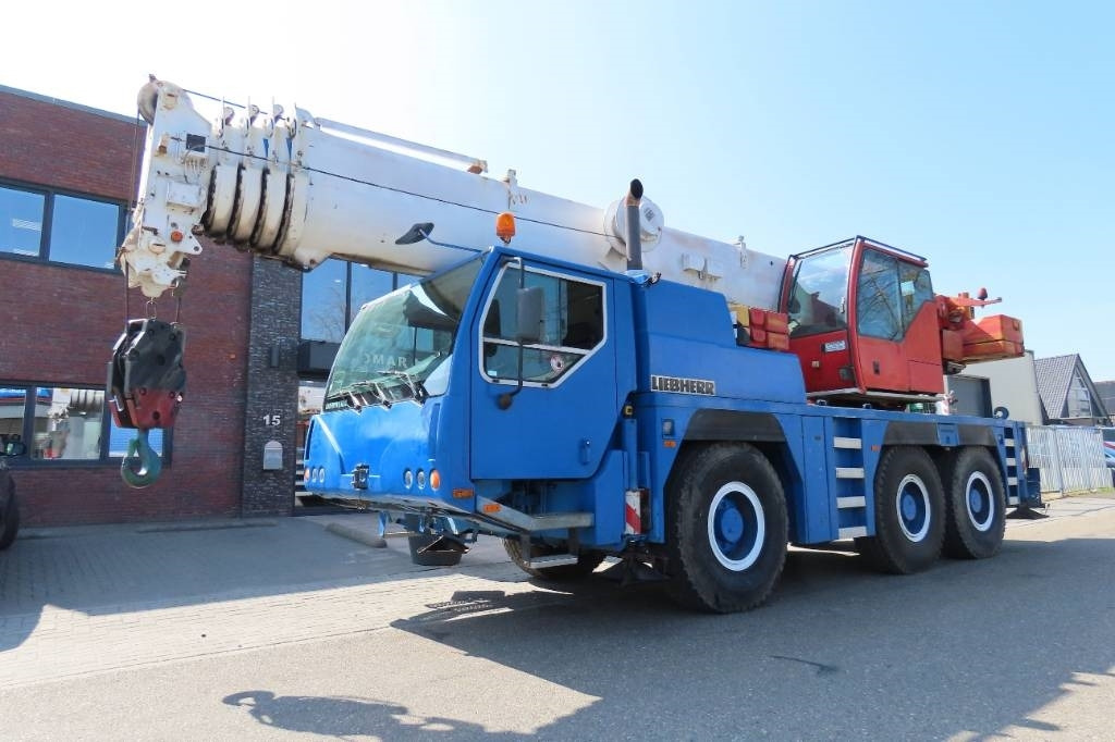 Liebherr LTM 1055-1 - Visurgājējs celtnis: foto 1 Liebherr LTM 1055-1 - Visurgājējs celtnis: foto 1