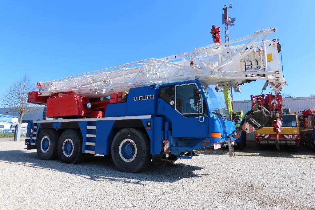 Liebherr LTM 1055-1 - Visurgājējs celtnis: foto 2 Liebherr LTM 1055-1 - Visurgājējs celtnis: foto 2