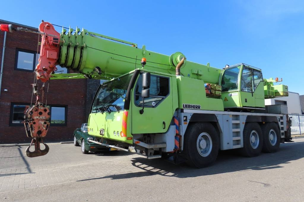 Liebherr LTM 1055-3.2 - Visurgājējs celtnis: foto 1 Liebherr LTM 1055-3.2 - Visurgājējs celtnis: foto 1