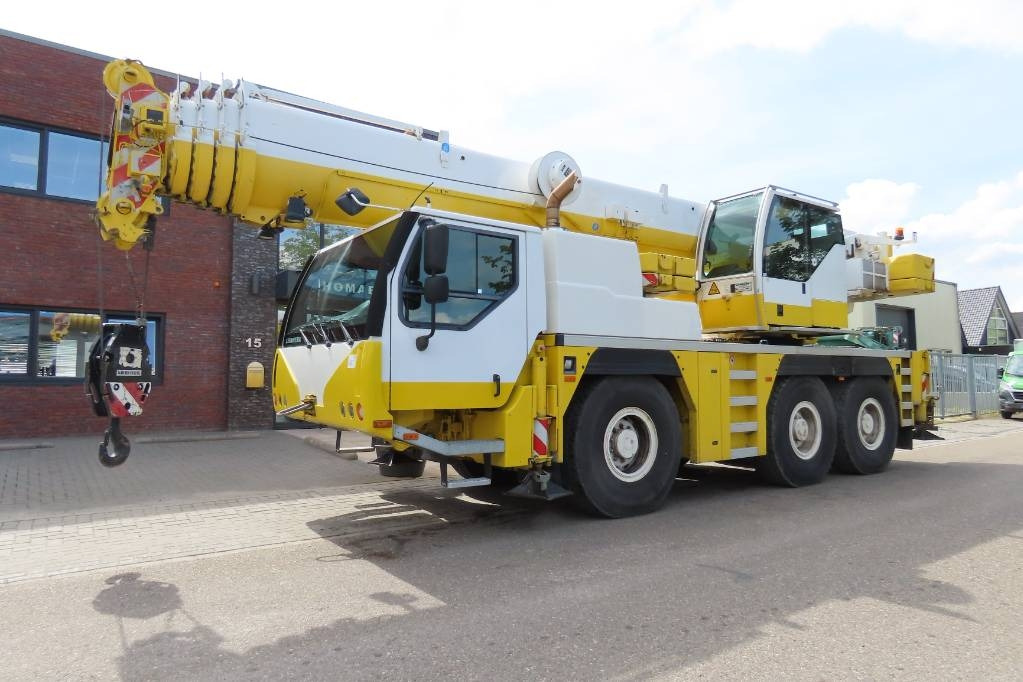 Liebherr LTM 1055-3.2 - Visurgājējs celtnis: foto 1 Liebherr LTM 1055-3.2 - Visurgājējs celtnis: foto 1