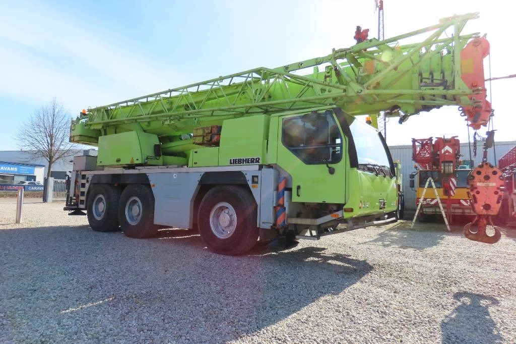 Liebherr LTM 1055-3.2 - Visurgājējs celtnis: foto 2 Liebherr LTM 1055-3.2 - Visurgājējs celtnis: foto 2