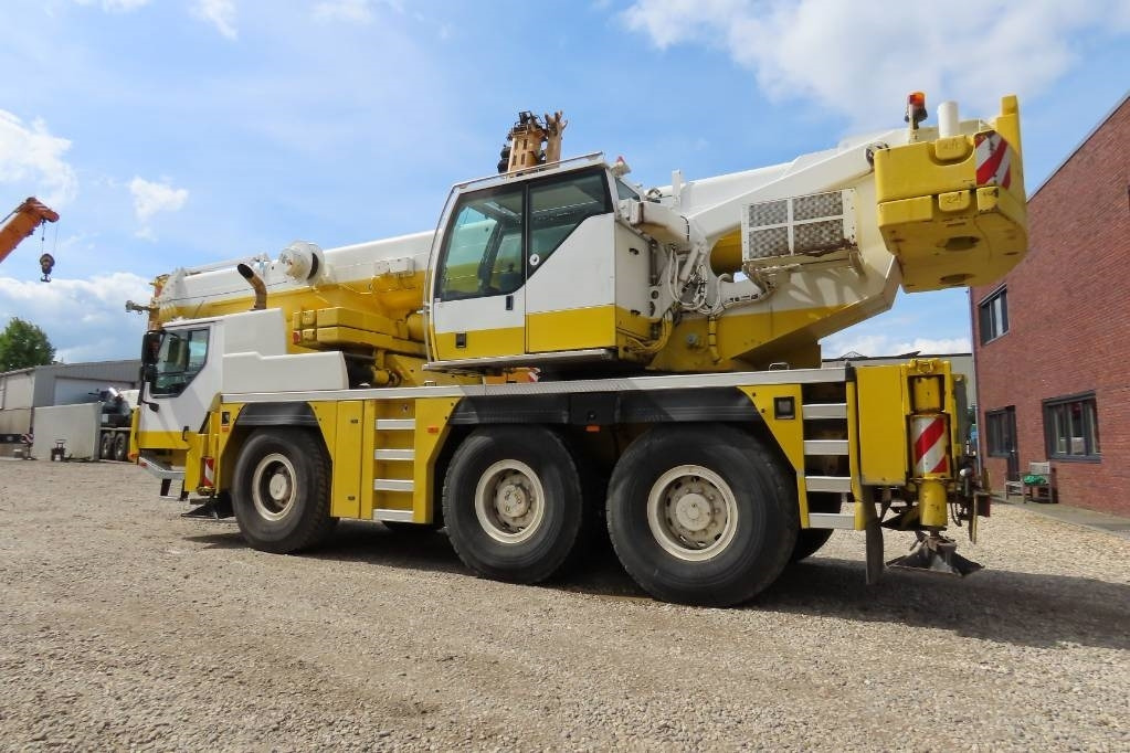 Liebherr LTM 1055-3.2 - Visurgājējs celtnis: foto 4 Liebherr LTM 1055-3.2 - Visurgājējs celtnis: foto 4