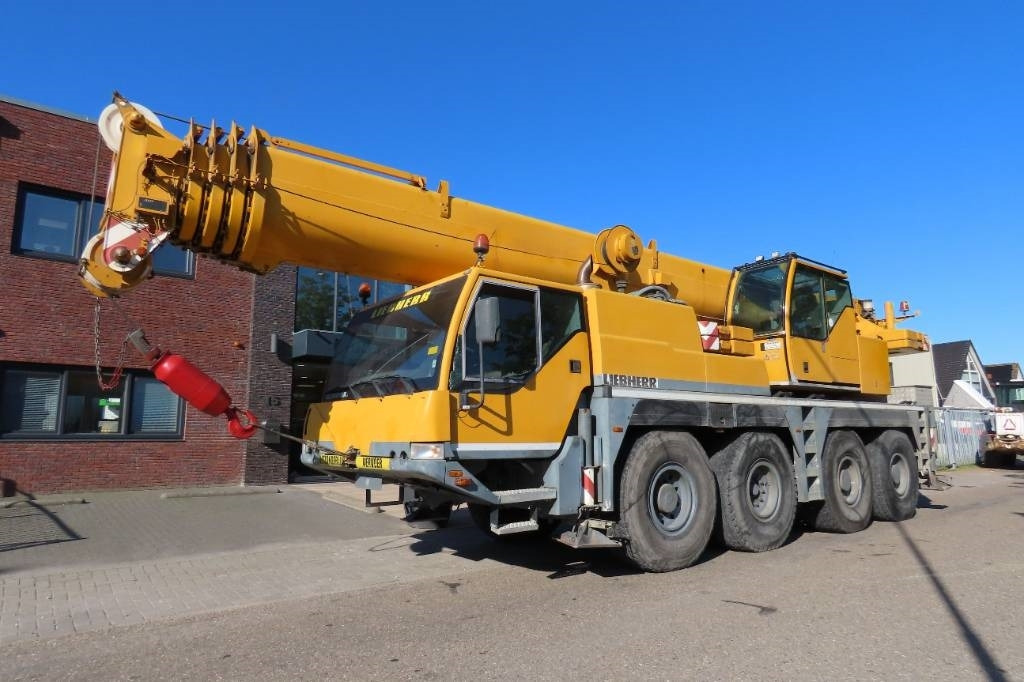 Liebherr LTM 1060-2 - Visurgājējs celtnis: foto 1 Liebherr LTM 1060-2 - Visurgājējs celtnis: foto 1