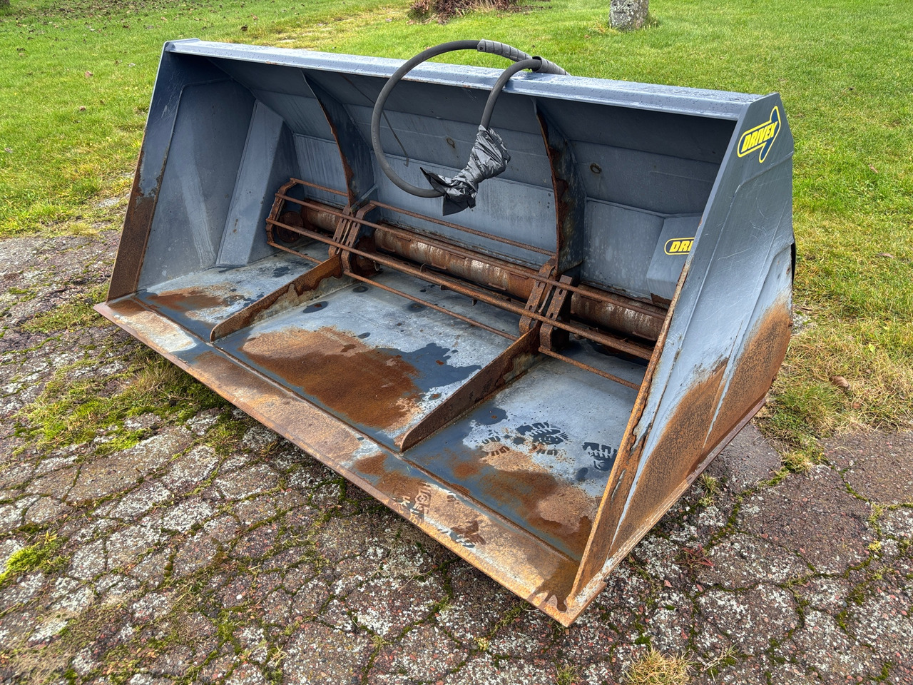 Drivex SS15 - Sāls un smilts kaisītājs: foto 1 Drivex SS15 - Sāls un smilts kaisītājs: foto 1