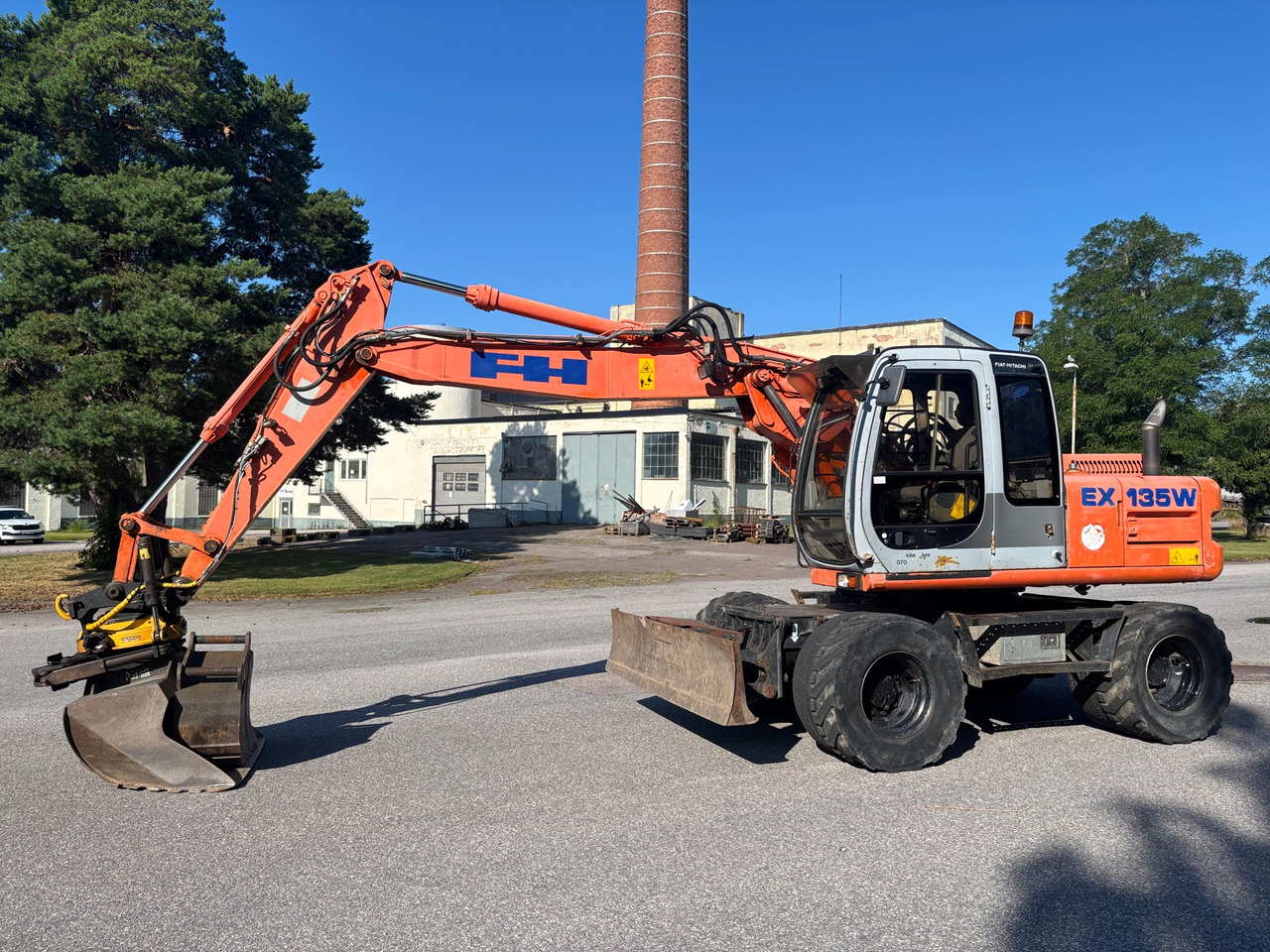 Fiat-Hitachi EX 135W - Ekskavators: foto 1 Fiat-Hitachi EX 135W - Ekskavators: foto 1