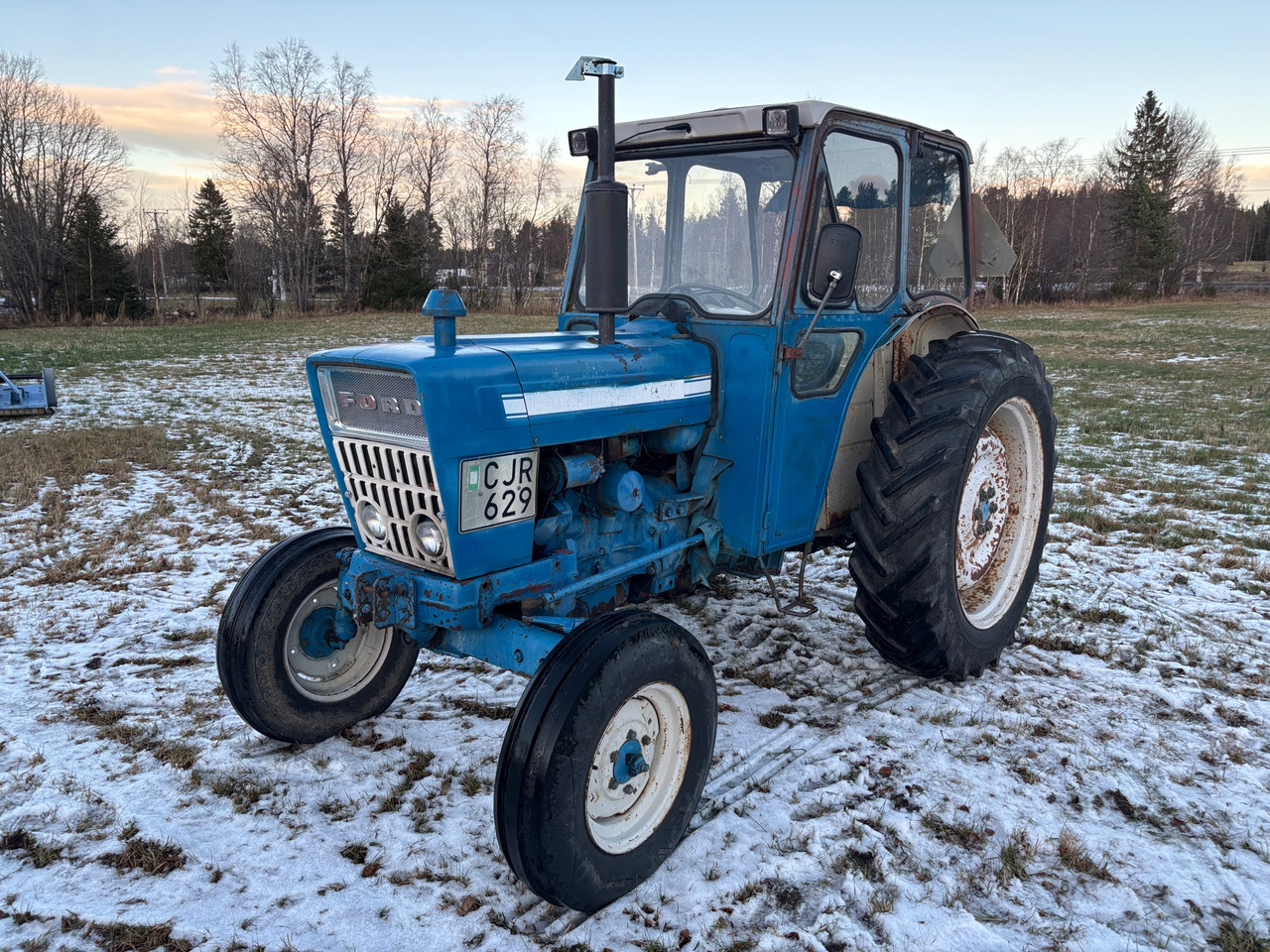 Ford 4000 - Traktors: foto 1 Ford 4000 - Traktors: foto 1