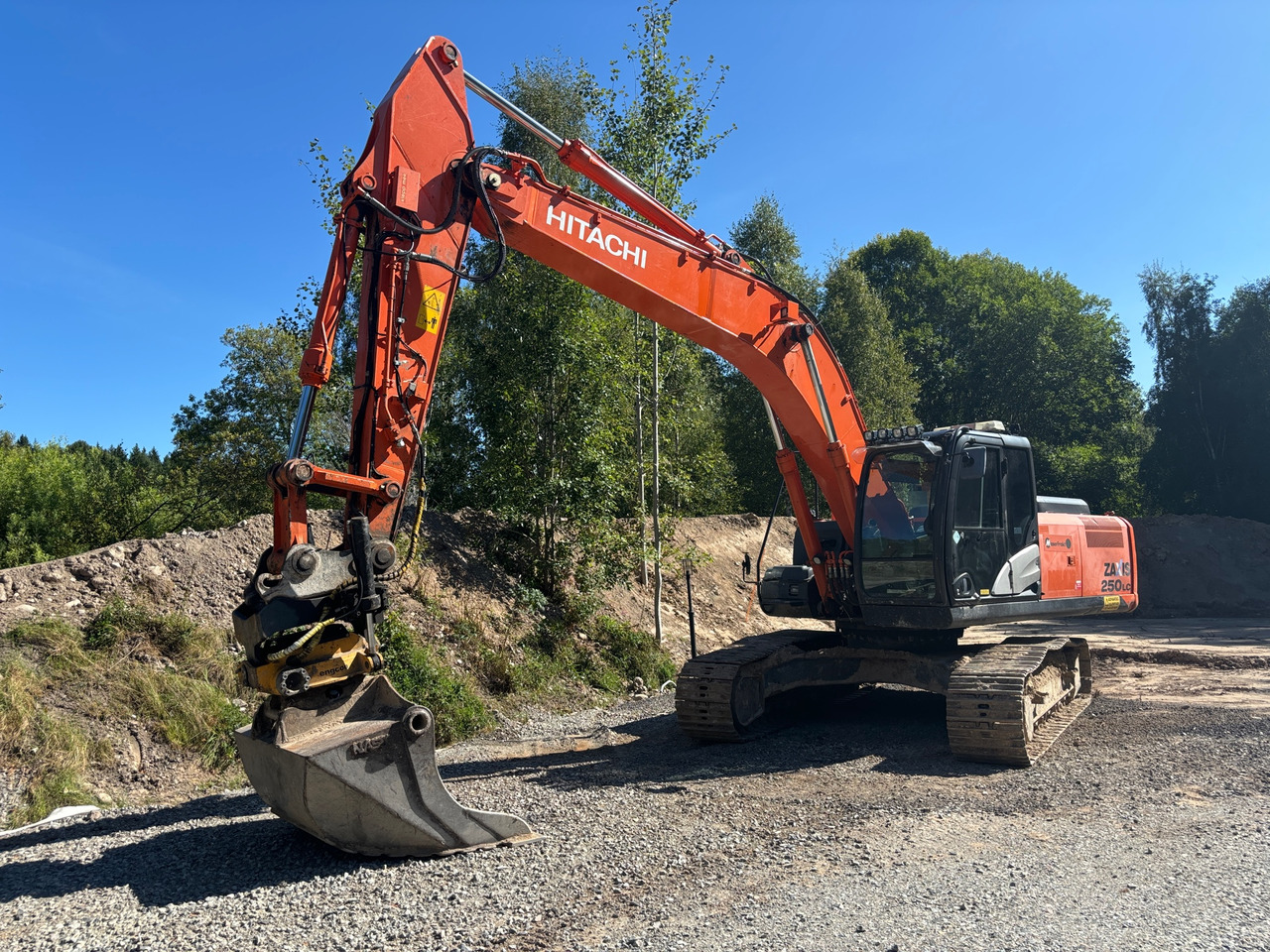Hitachi ZX 250LC-5B - Ekskavators: foto 1 Hitachi ZX 250LC-5B - Ekskavators: foto 1