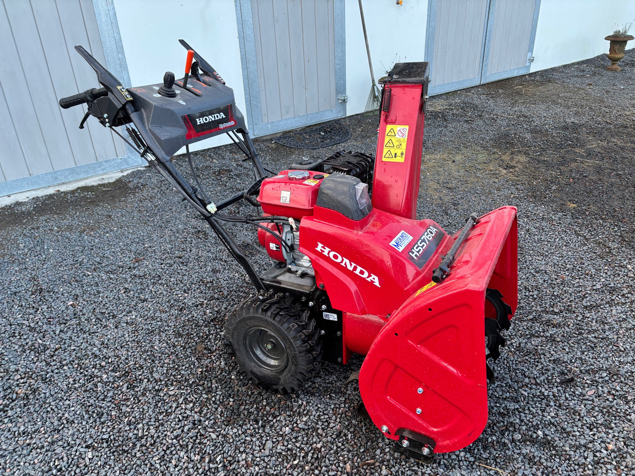 Honda HSS760A - Sniega pūtējs: foto 1 Honda HSS760A - Sniega pūtējs: foto 1