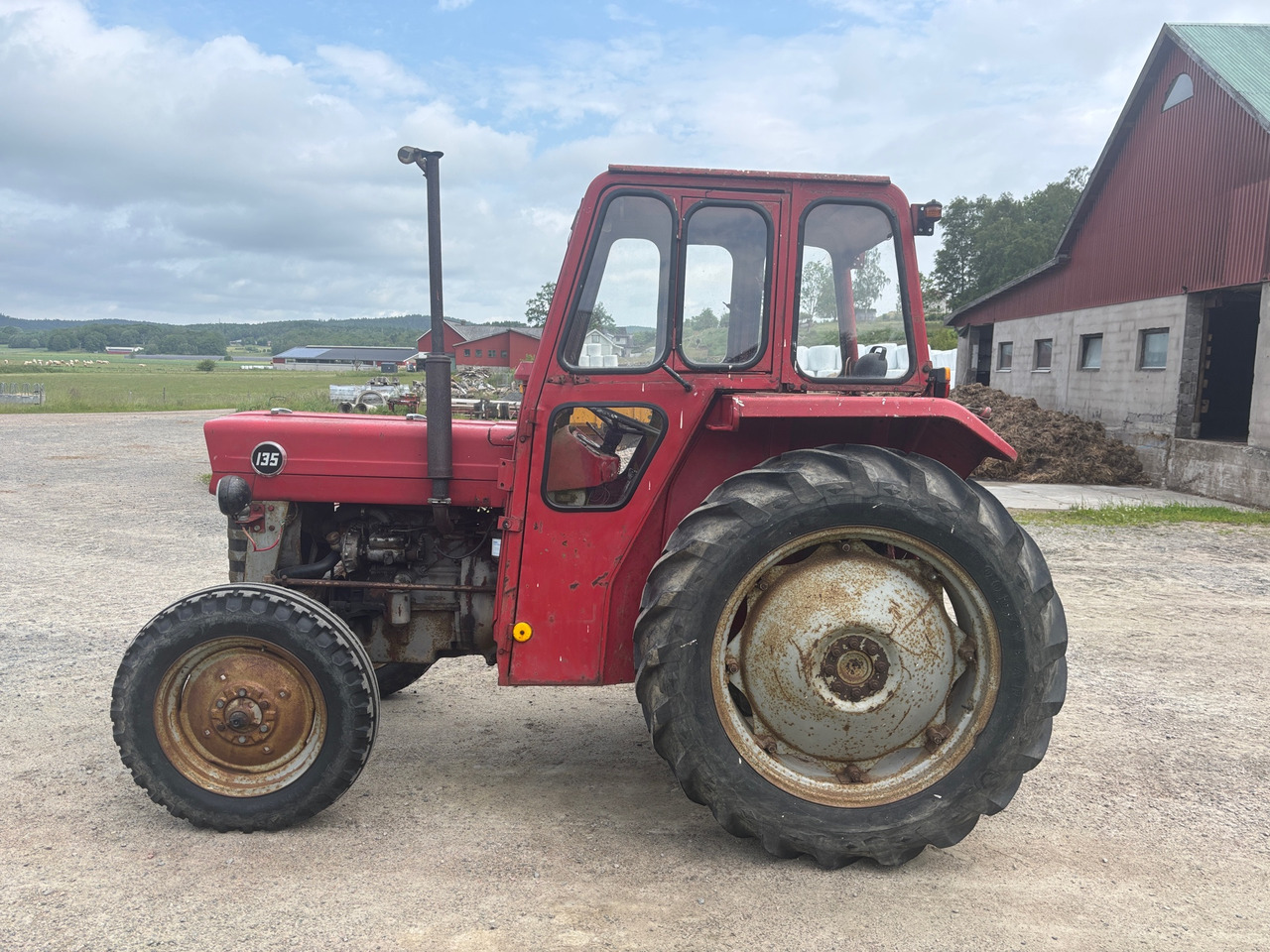Massey Ferguson 135 - Traktors: foto 1 Massey Ferguson 135 - Traktors: foto 1