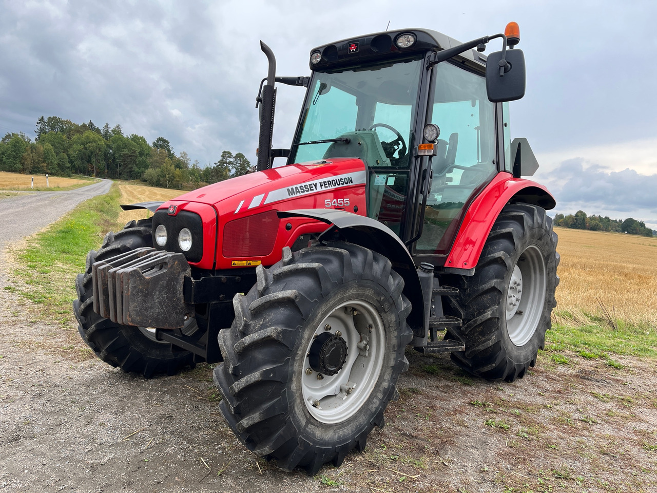 Massey Ferguson 5455 Dyna-4 - Traktors: foto 1 Massey Ferguson 5455 Dyna-4 - Traktors: foto 1