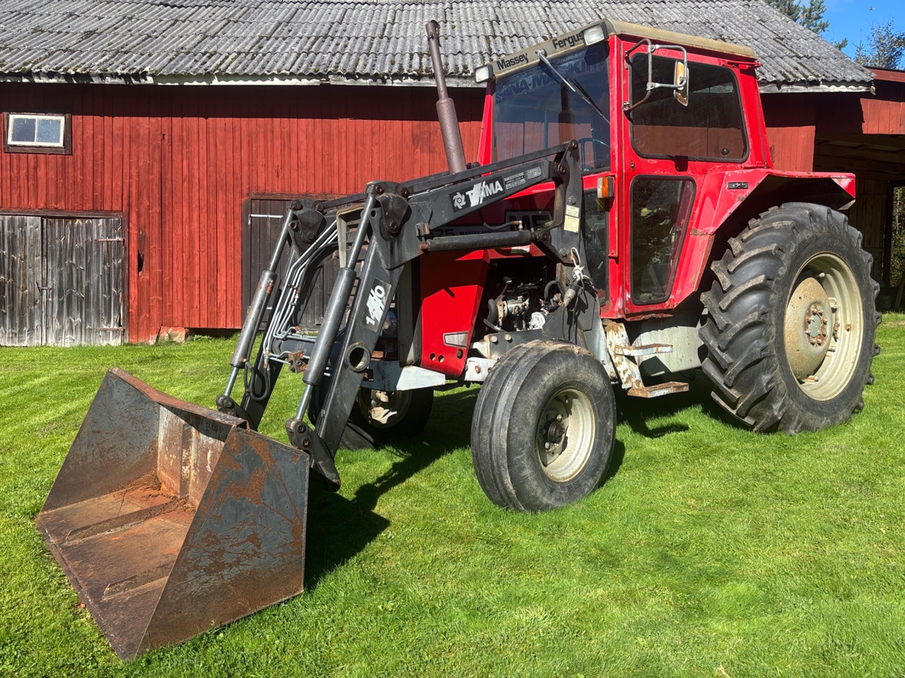 Massey Ferguson 575 - Traktors: foto 1 Massey Ferguson 575 - Traktors: foto 1