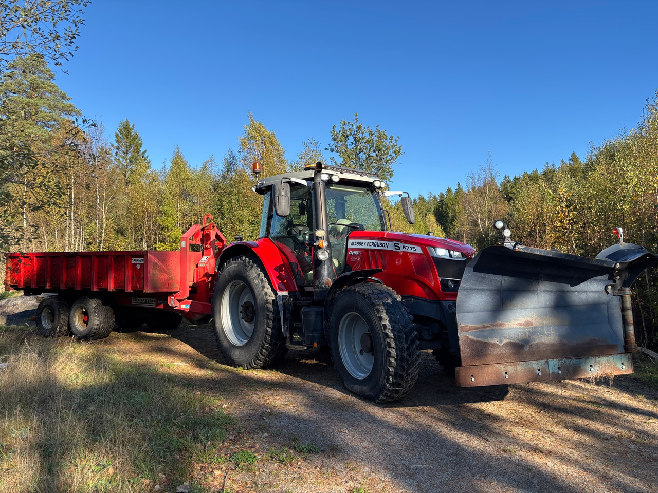 Massey Ferguson 6715S - Traktors: foto 1 Massey Ferguson 6715S - Traktors: foto 1