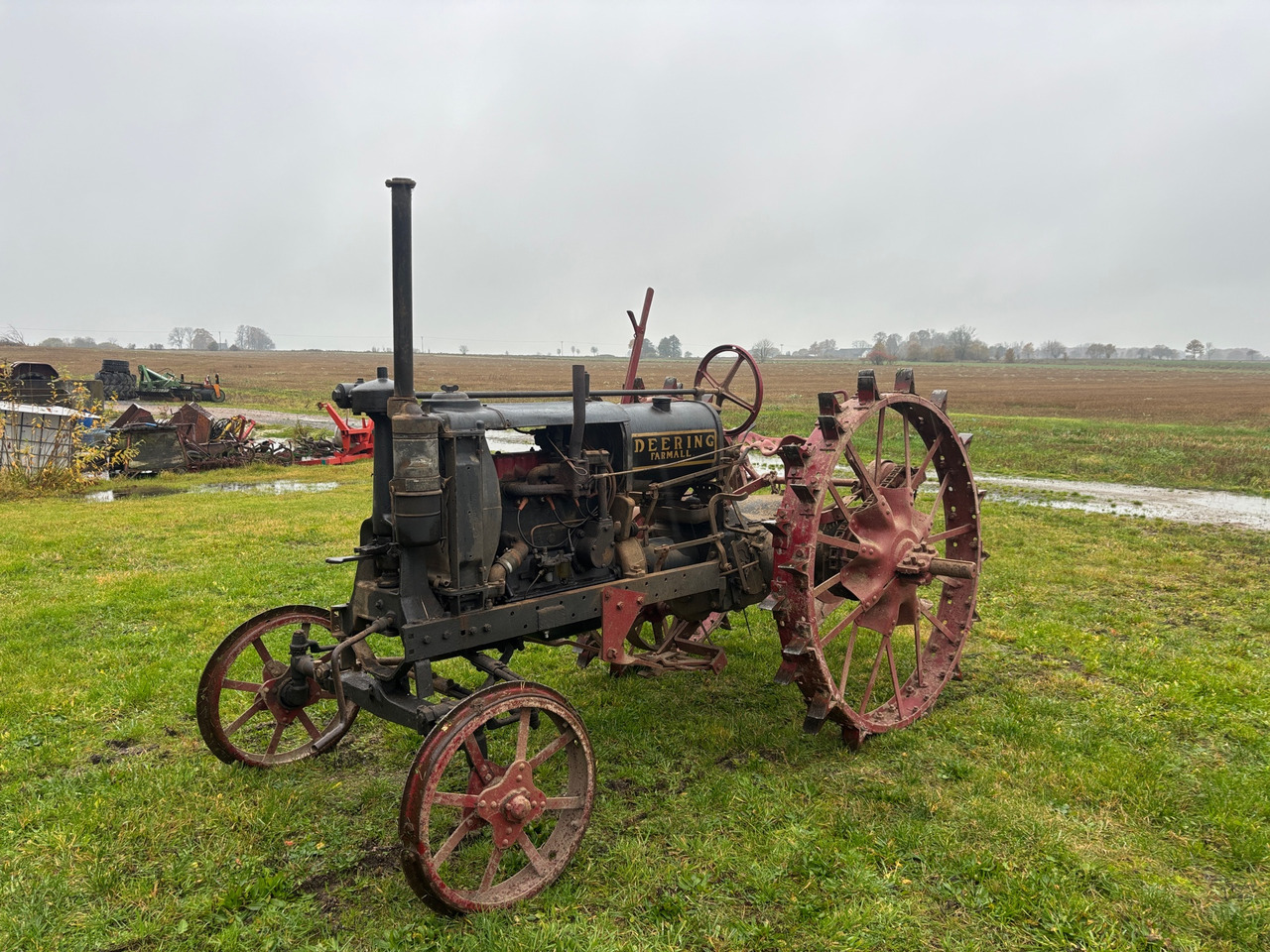 McCormick-Deering Farmall F-12 - Traktors: foto 1 McCormick-Deering Farmall F-12 - Traktors: foto 1