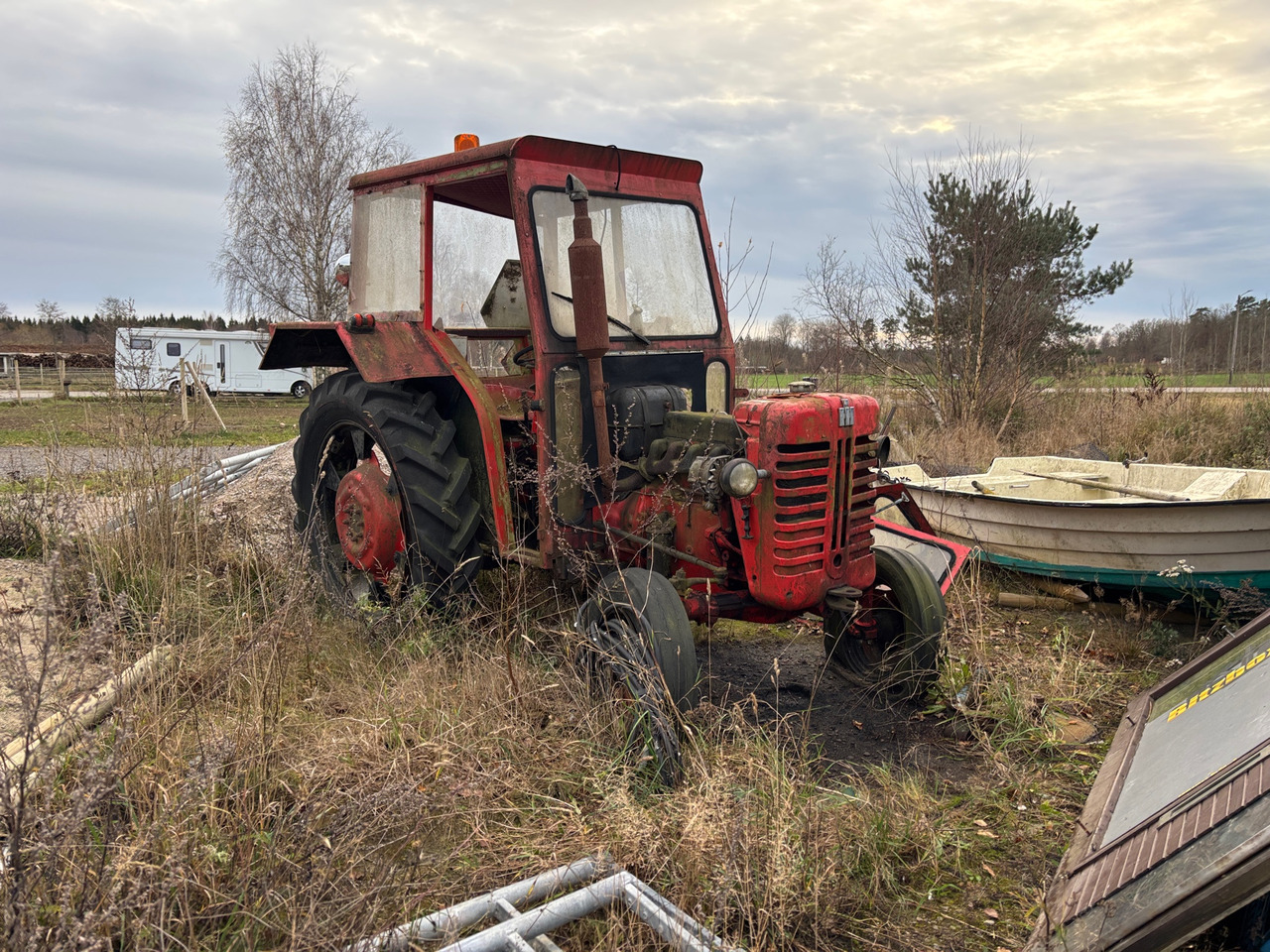 McCormick International - Traktors: foto 1 McCormick International - Traktors: foto 1