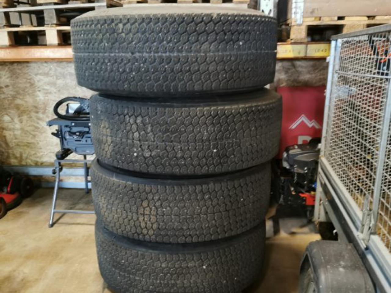 Michelin 385/65R22.5 - Riepa - Celtniecības tehnika: foto 1 Michelin 385/65R22.5 - Riepa - Celtniecības tehnika: foto 1