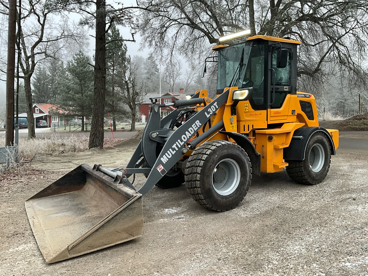 Multiloader L30T - Riteņu iekrāvējs: foto 1 Multiloader L30T - Riteņu iekrāvējs: foto 1