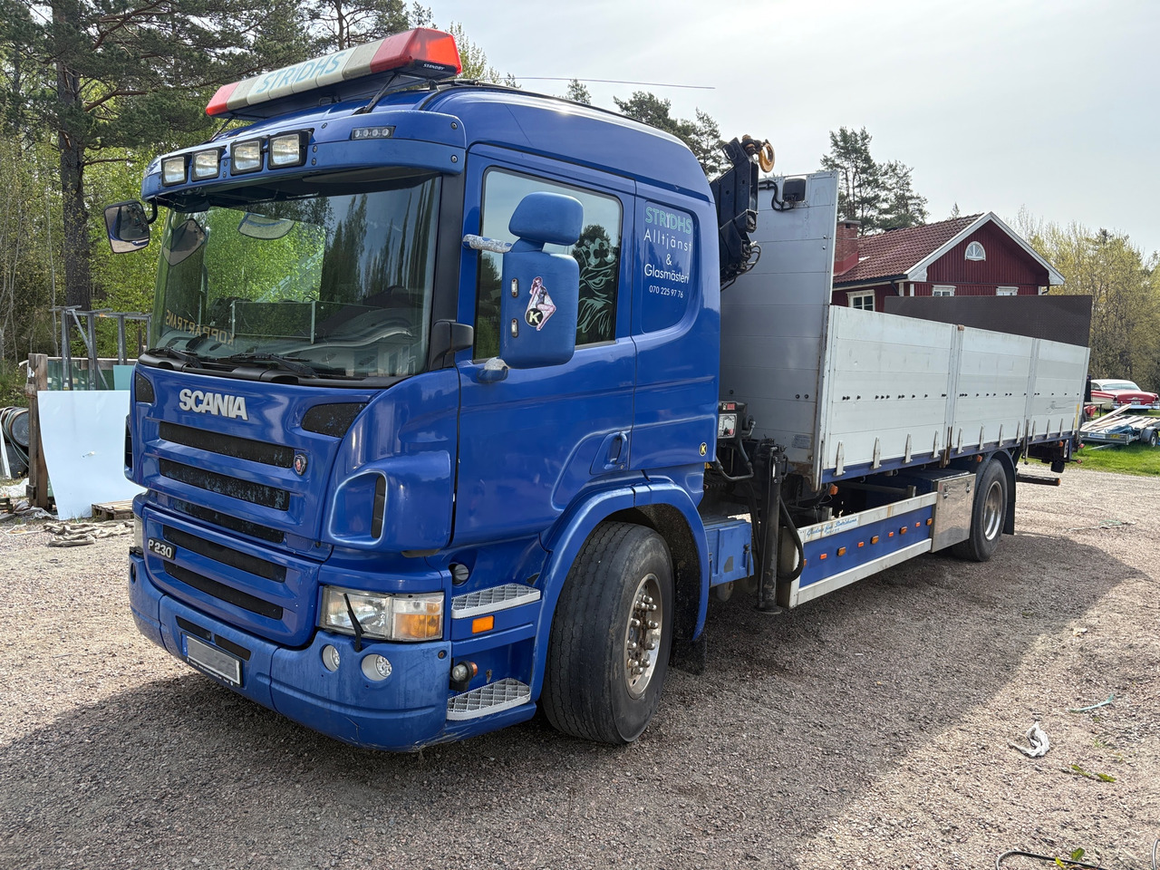 Scania P 230 - Kravas auto ar manipulatoru: foto 1 Scania P 230 - Kravas auto ar manipulatoru: foto 1