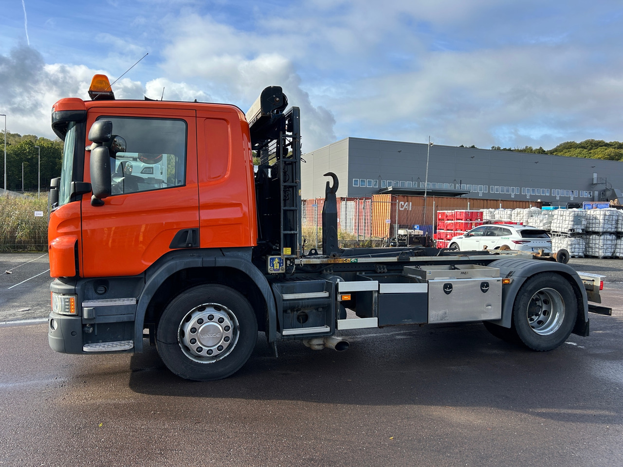 Scania P280 - Pacēlājs ar āķi: foto 1 Scania P280 - Pacēlājs ar āķi: foto 1