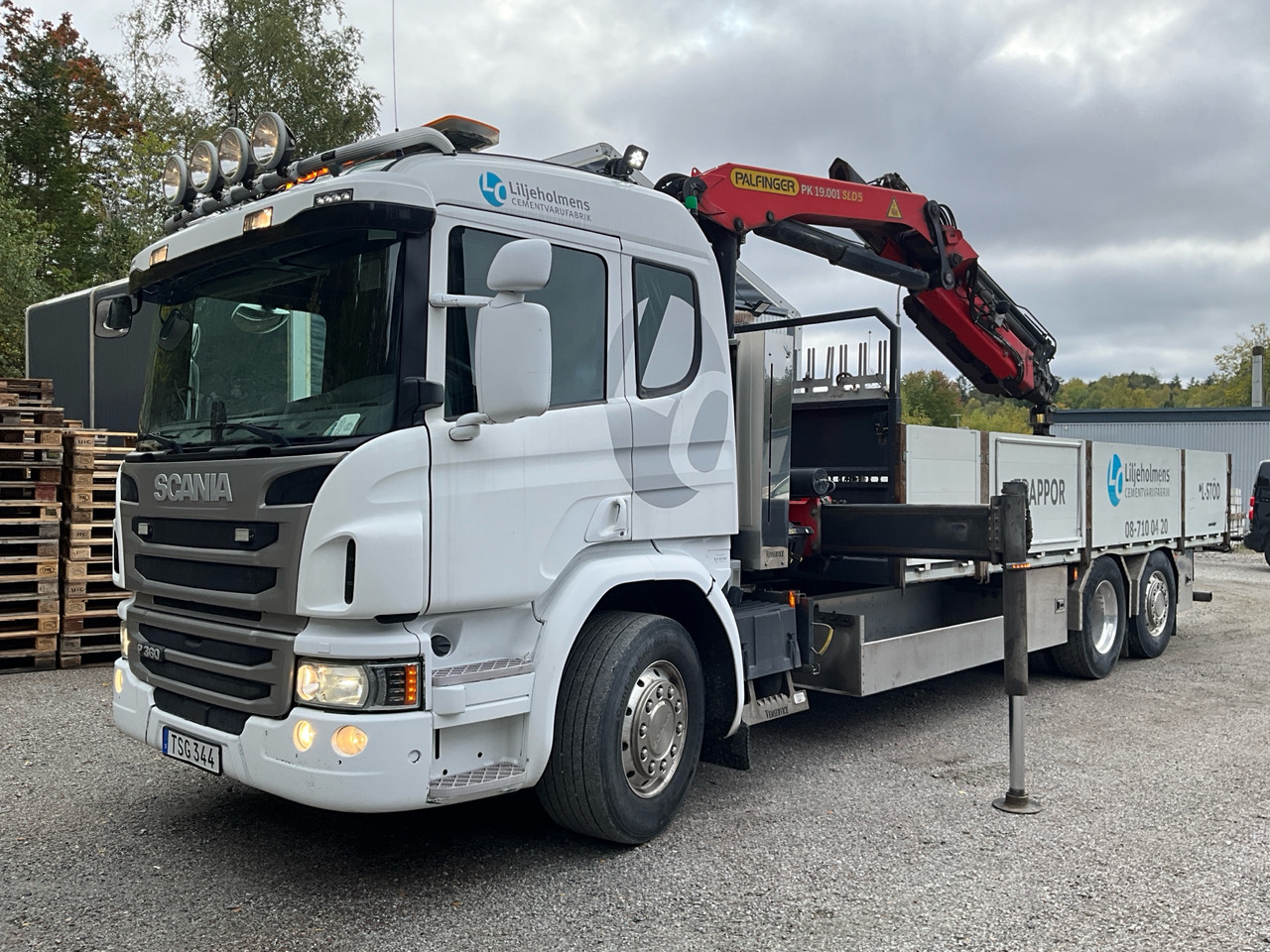 Scania P360 - Kravas auto ar manipulatoru: foto 1 Scania P360 - Kravas auto ar manipulatoru: foto 1