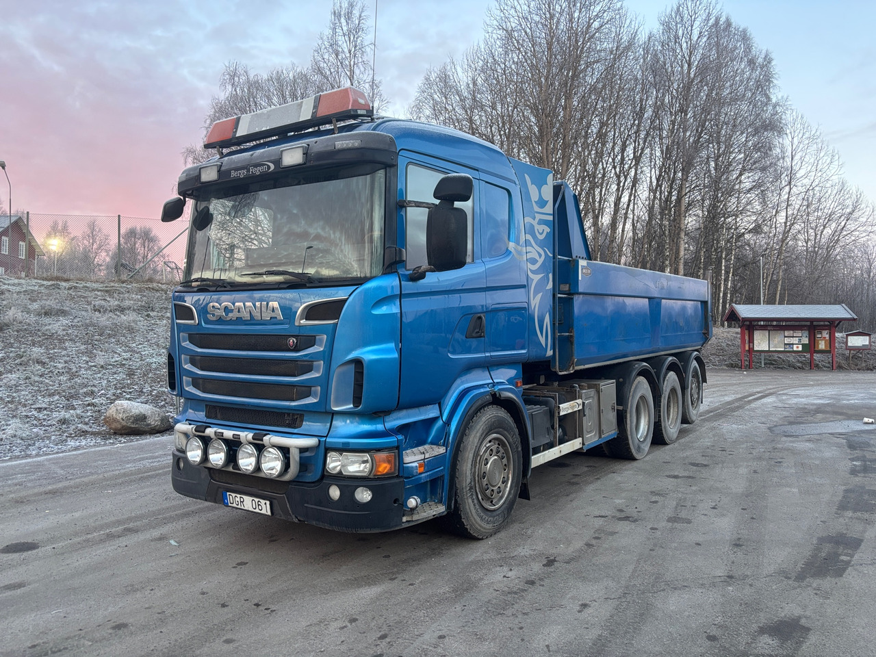 Scania R560 - Bortu kravas automašīna/ Platforma: foto 1 Scania R560 - Bortu kravas automašīna/ Platforma: foto 1