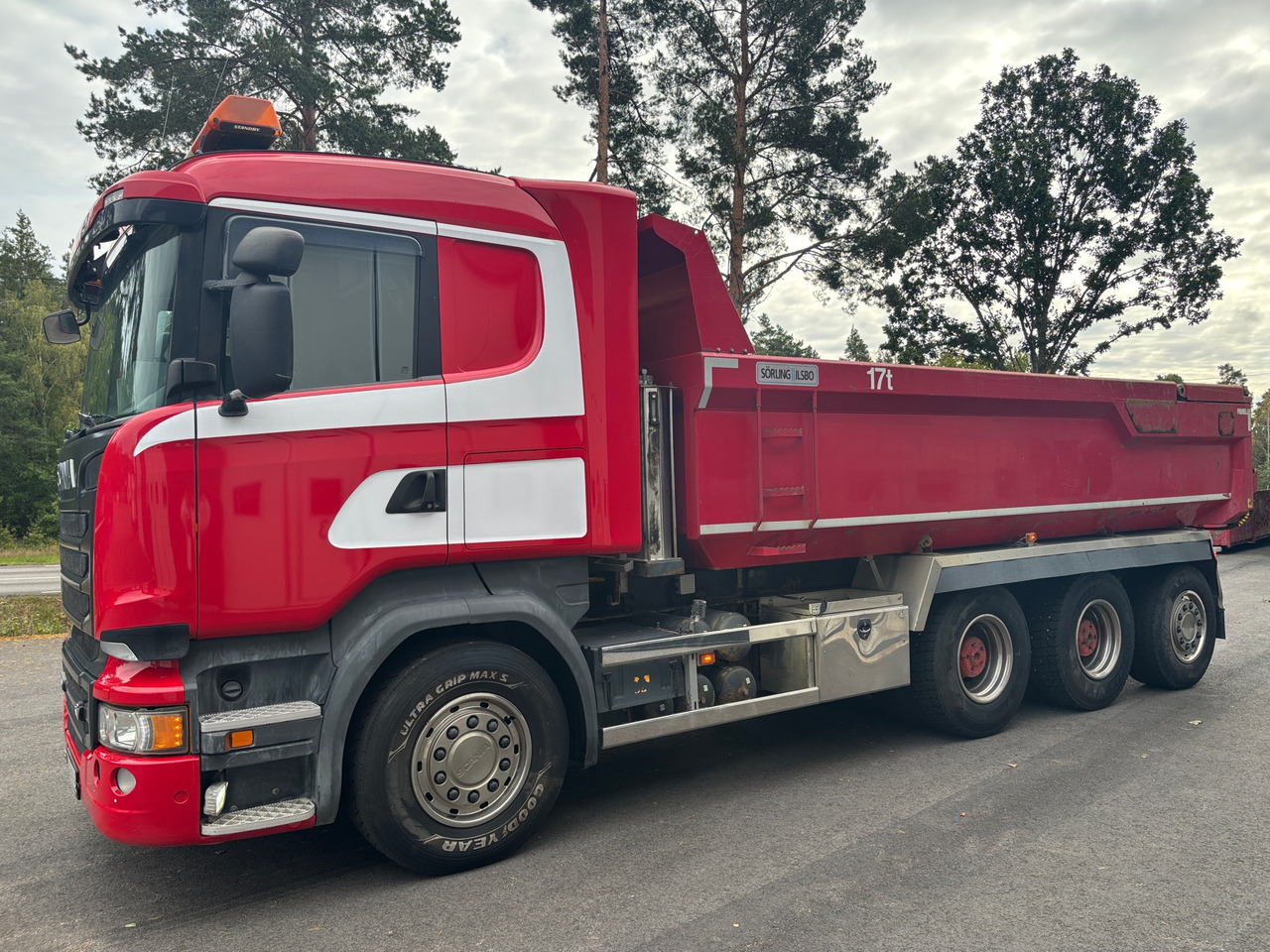Scania R580 8X4 - Kravas automašīna pašizgāzējs: foto 1 Scania R580 8X4 - Kravas automašīna pašizgāzējs: foto 1