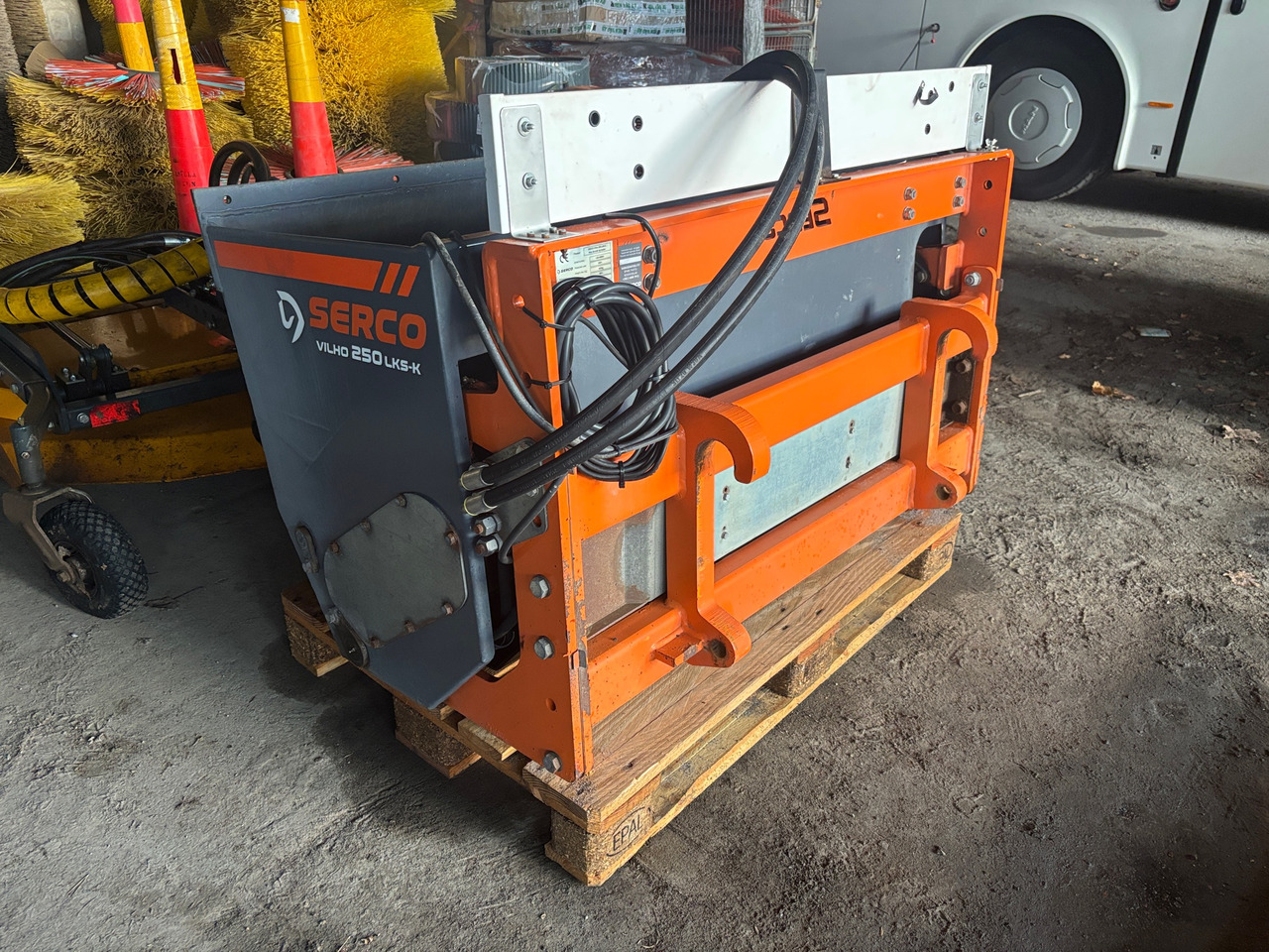 Serco Vilho 250 LKS-K - Sāls un smilts kaisītājs: foto 1 Serco Vilho 250 LKS-K - Sāls un smilts kaisītājs: foto 1