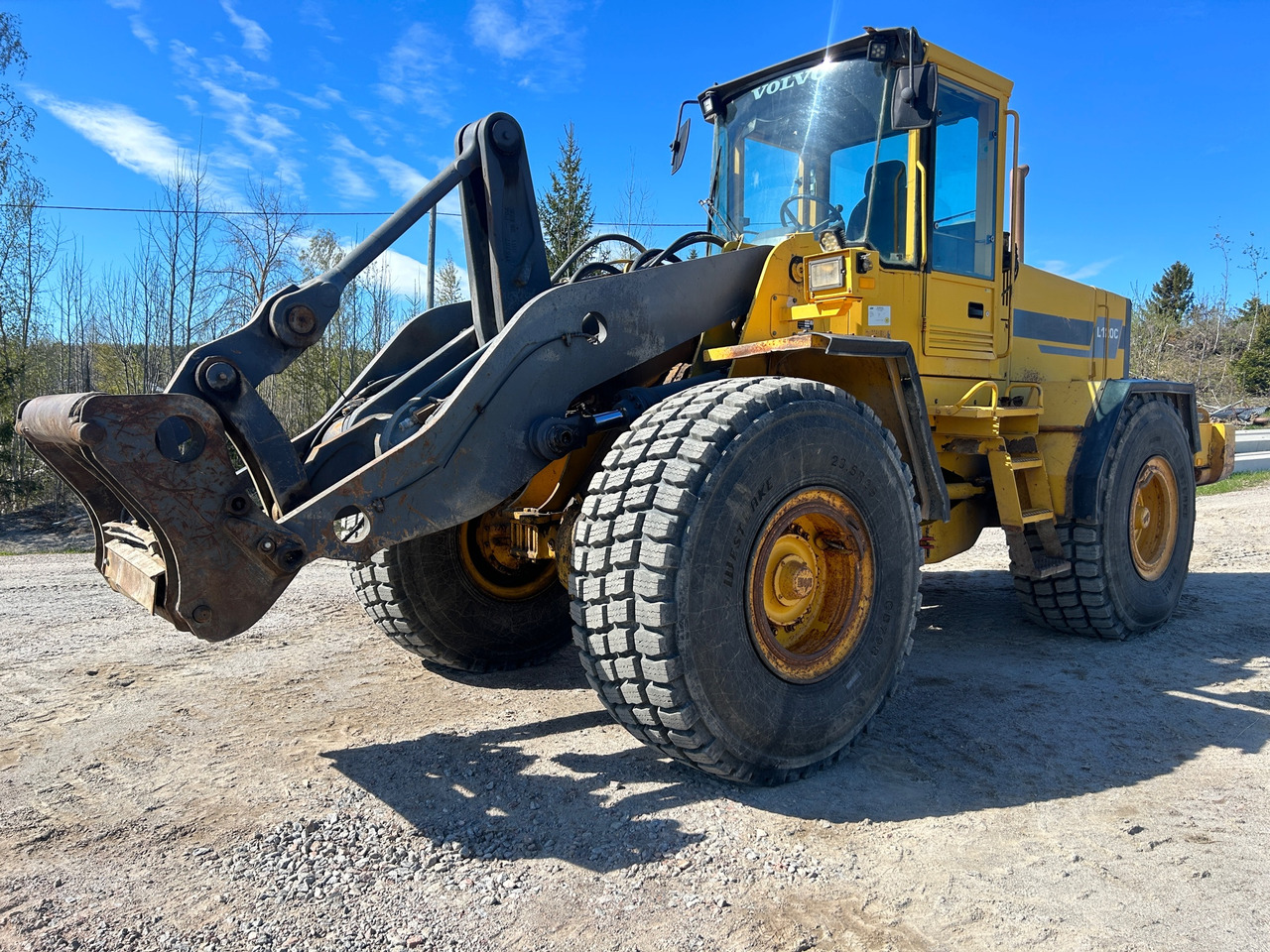 Volvo BM L120C - Riteņu iekrāvējs: foto 1 Volvo BM L120C - Riteņu iekrāvējs: foto 1