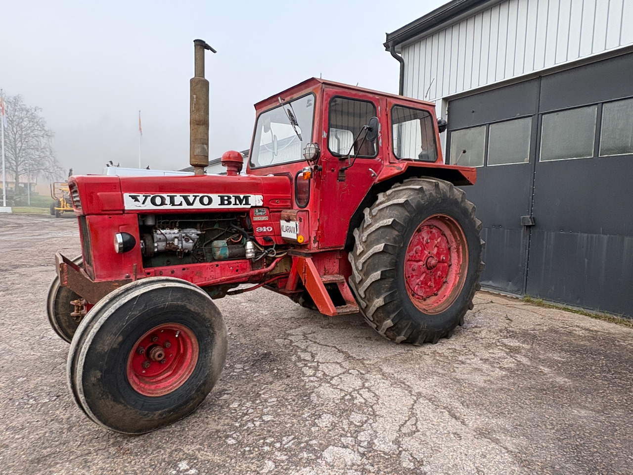 Volvo BM T 810 A - Traktors: foto 1 Volvo BM T 810 A - Traktors: foto 1