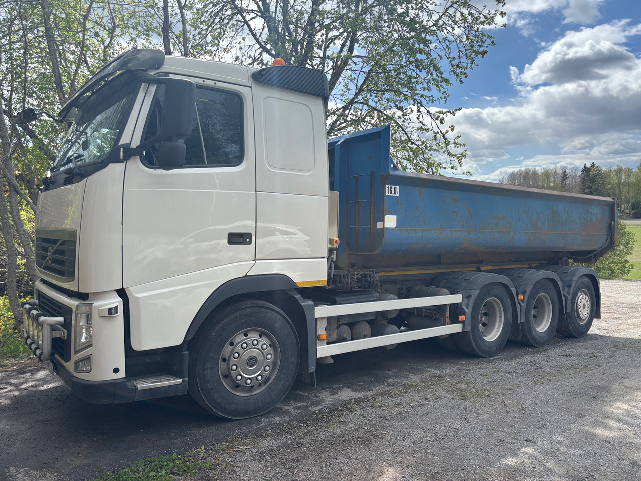 Volvo FH - Pacēlājs ar āķi: foto 1 Volvo FH - Pacēlājs ar āķi: foto 1
